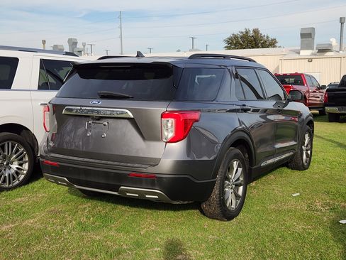 Used 2022 Ford Explorer XLT w/ Equipment Group 202A image 5