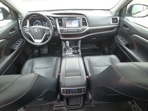 Used 2017 Toyota Highlander Limited Platinum image 14