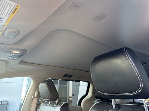 Used 2024 Chrysler Pacifica Limited image 26