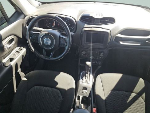 Used 2018 Jeep Renegade Altitude FWD image 28