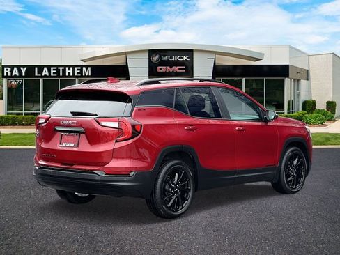 Used 2023 GMC Terrain SLE w/ Driver Convenience Package image 5