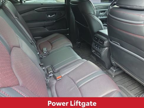 Used 2025 Honda Pilot Black Edition image 17