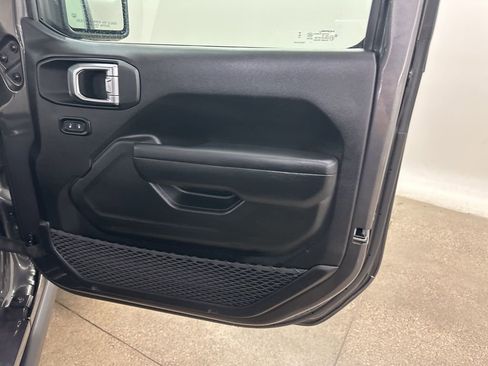 Used 2025 Jeep Gladiator Nighthawk image 20