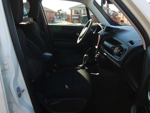 Used 2022 Jeep Renegade Latitude image 10