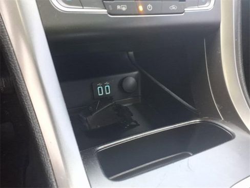 Used 2020 Ford Fusion SE image 20