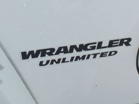 Used 2014 Jeep Wrangler Altitude image 13