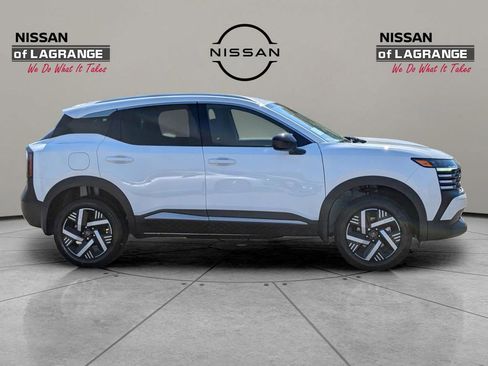 New 2026 Nissan Kicks SV image 4