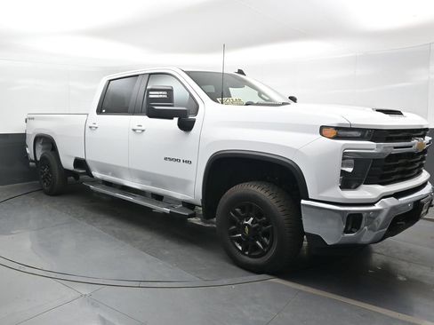 Used 2025 Chevrolet Silverado 2500 LT w/ Safety Package AWD/4WD image 5