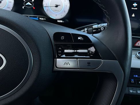 Used 2025 Hyundai Elantra Limited image 39