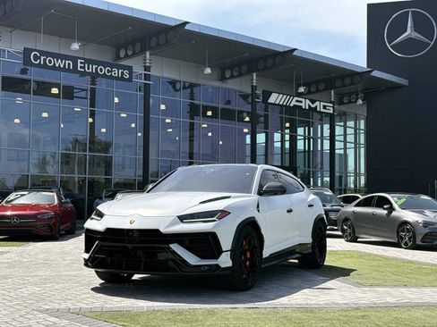 Used 2023 Lamborghini Urus Performante AWD/4WD image 1