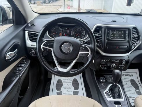 Used 2015 Jeep Cherokee Latitude w/ Cold Weather Group AWD/4WD image 10