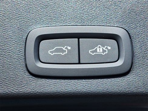 New 2026 Volvo XC40 B5 Plus w/ Protection Package Premier image 23