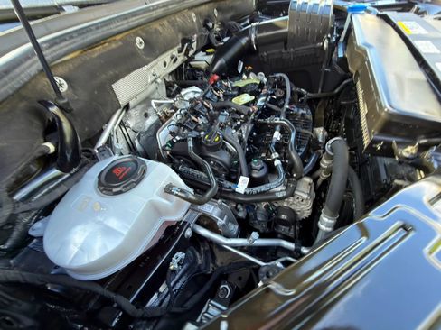 Used 2024 Volkswagen Atlas Cross Sport SE image 4