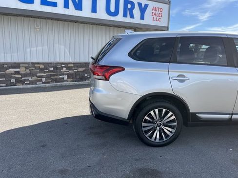 Used 2020 Mitsubishi Outlander SE image 16
