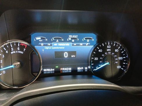 Used 2020 Ford Expedition XLT w/ Equipment Group 202A AWD/4WD image 4