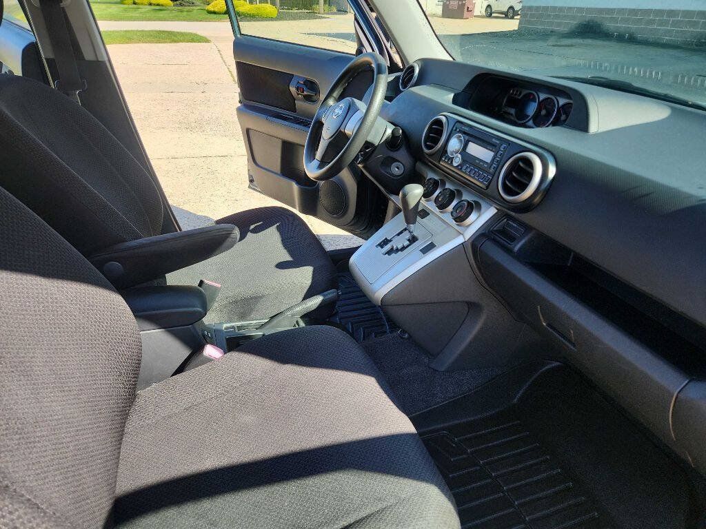 Used 2010 Scion xB FWD image 10