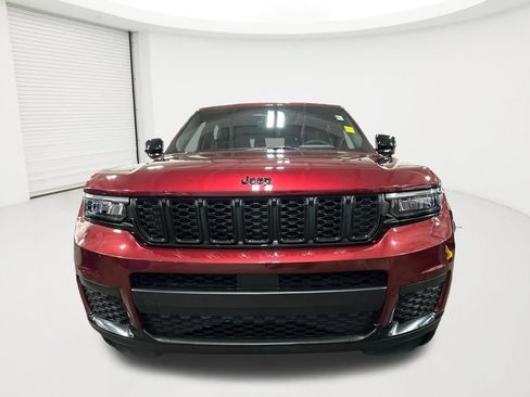 Used 2025 Jeep Grand Cherokee L Altitude image 2