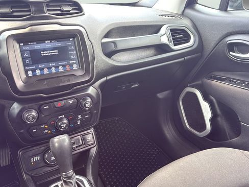 Used 2018 Jeep Renegade Latitude w/ Cold Weather Group AWD/4WD image 19