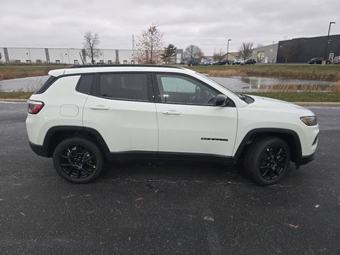 New 2026 Jeep Compass Latitude image 17