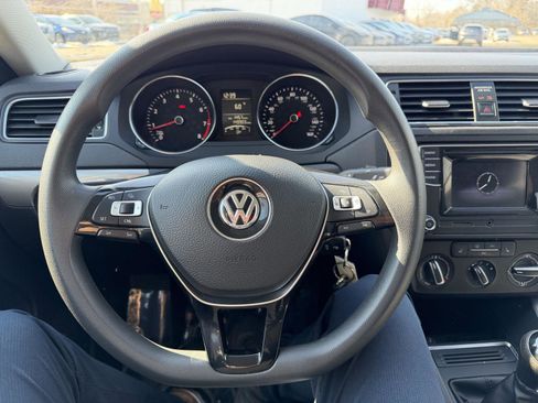 Used 2017 Volkswagen Jetta S image 12