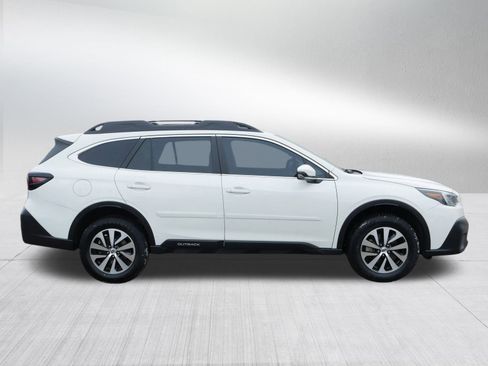 Used 2022 Subaru Outback Premium image 8