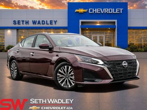 Used 2023 Nissan Altima 2.5 SV FWD image 1