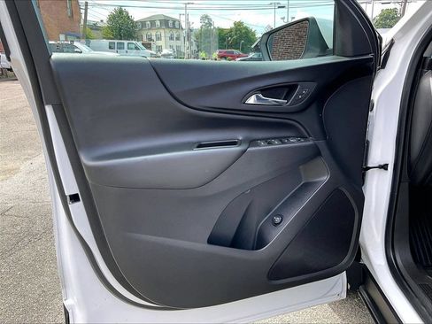 Used 2023 Chevrolet Equinox LT AWD/4WD image 9