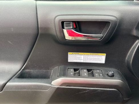 Used 2019 Toyota Tacoma TRD Off-Road image 19