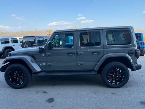 Used 2022 Jeep Wrangler Unlimited Sahara w/ Cold Weather Group AWD/4WD image 6