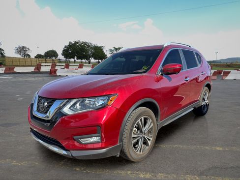 Used 2020 Nissan Rogue SV w/ Sun & Sound Touring Package FWD image 5