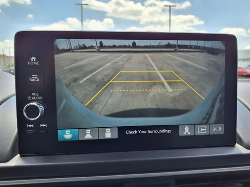 Used 2025 Honda Pilot Touring image 10