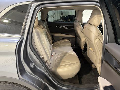 Used 2022 Lincoln Nautilus FWD w/ Premium Package image 12