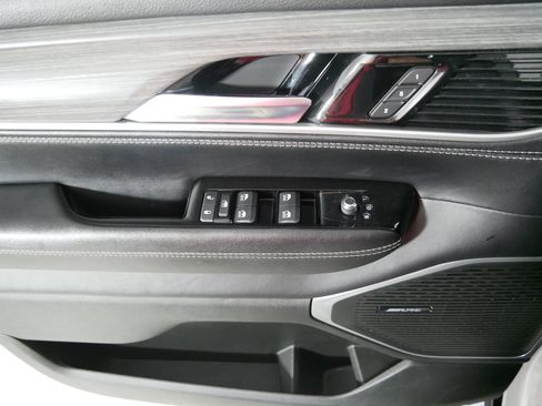 Used 2023 Jeep Wagoneer L Series II AWD/4WD image 19