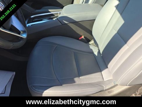 Used 2023 Buick Enclave Essence AWD/4WD image 5