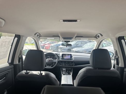 Used 2025 Nissan Rogue SV AWD/4WD image 13