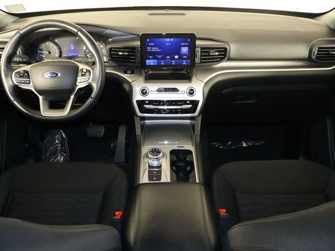Used 2021 Ford Explorer XLT image 25