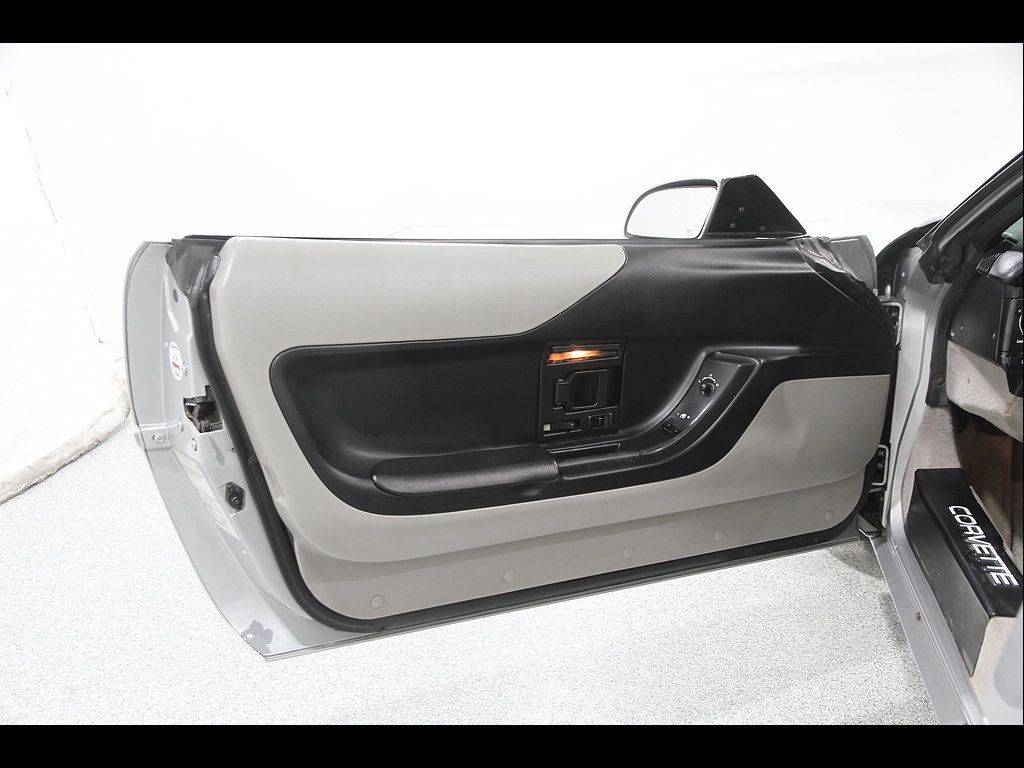 Used 1996 Chevrolet Corvette Convertible RWD image 5