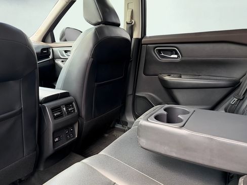 Used 2021 Nissan Rogue Platinum FWD image 19