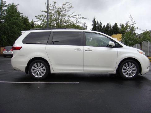 Used 2016 Toyota Sienna Limited Premium w/ Outdoor Package AWD/4WD image 5