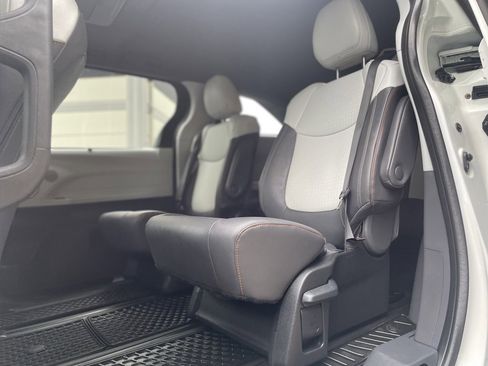 Used 2023 Toyota Sienna XSE image 17