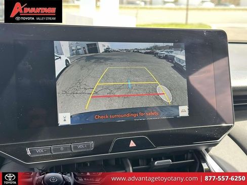 Certified 2023 Toyota Venza XLE AWD/4WD image 33