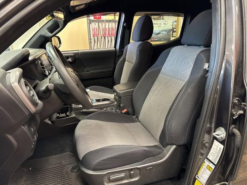 Used 2023 Toyota Tacoma TRD Sport image 7