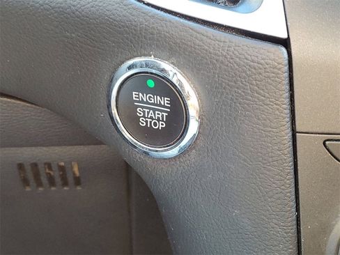 Used 2017 Ford Edge SEL image 16