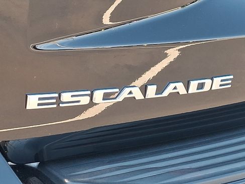 Certified 2023 Cadillac Escalade Premium Luxury AWD/4WD image 34