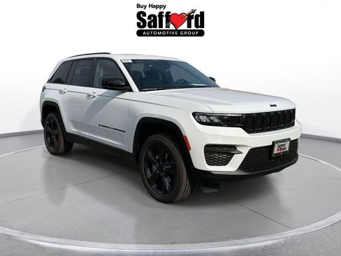 New 2025 Jeep Grand Cherokee Altitude w/ Trailer Tow Package AWD/4WD image 10