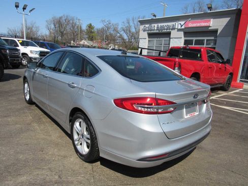 Used 2018 Ford Fusion SE w/ Fusion SE Technology Package image 7