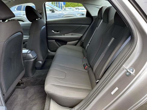 Used 2023 Hyundai Elantra SEL w/ Convenience Package FWD image 12