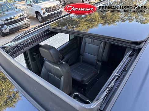 Used 2022 Chevrolet Suburban RST w/ Sport Performance Package image 8