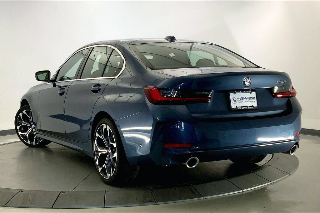 Certified 2025 BMW 330i Sedan RWD image 9