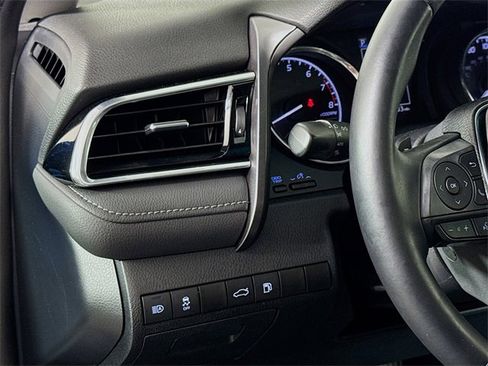 Used 2018 Toyota Camry SE image 20